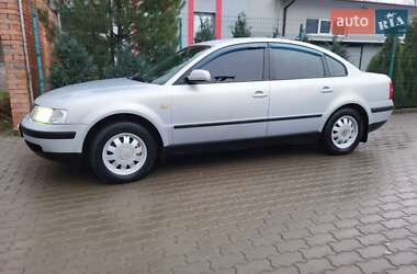 Седан Volkswagen Passat 2000 в Черновцах