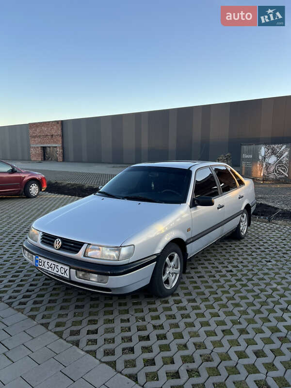 Седан Volkswagen Passat 1996 в Хмельницькому