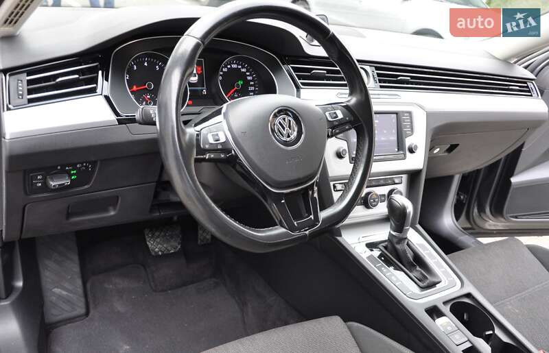 Седан Volkswagen Passat 2017 в Одесі фото 29 Седан Volkswagen Passat 2017 в Одесі