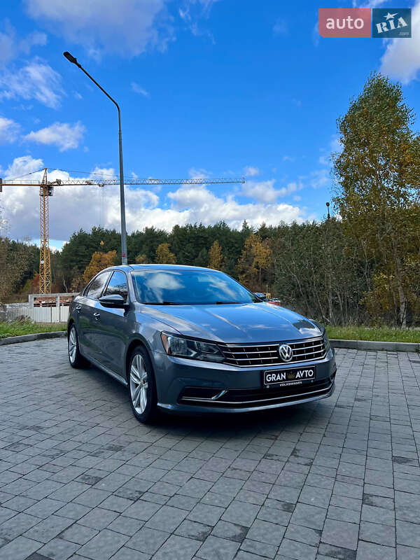 Седан Volkswagen Passat 2018 в Новояворовске