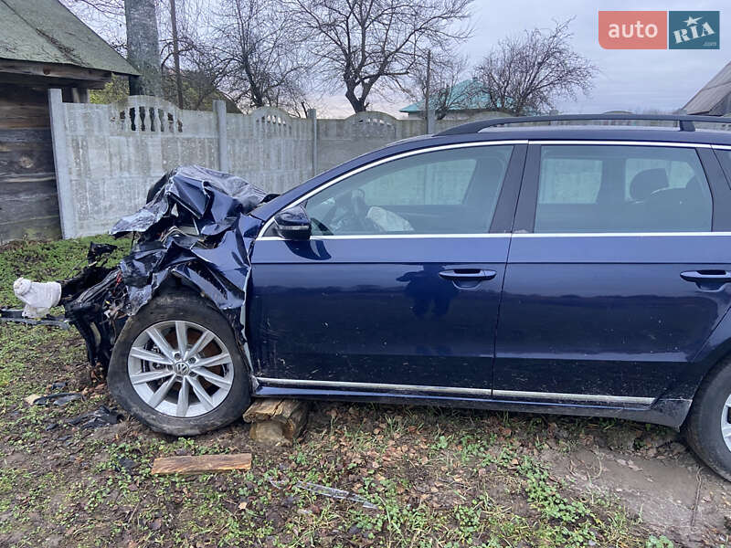 Универсал Volkswagen Passat 2011 в Десне