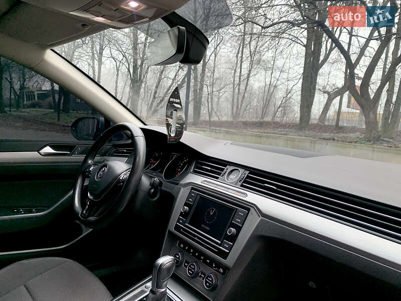 Седан Volkswagen Passat 2018 в Тернополі