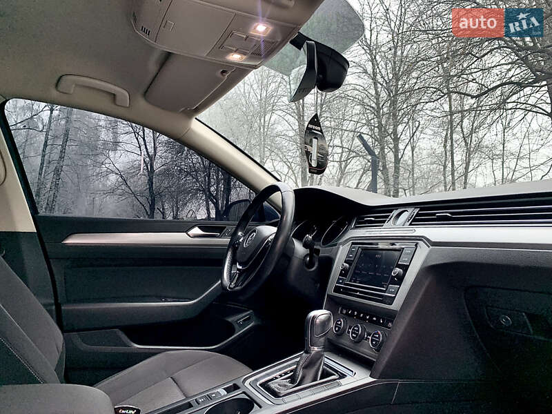 Седан Volkswagen Passat 2018 в Тернополі