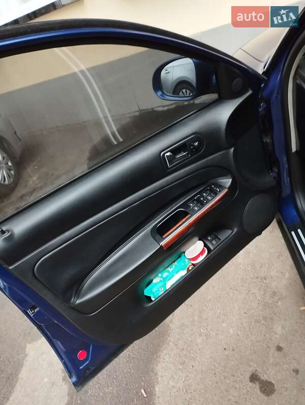 Універсал Volkswagen Passat 2002 в Житомирі