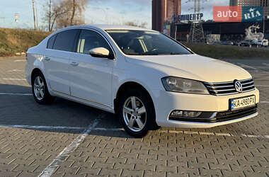 Седан Volkswagen Passat 2011 в Києві