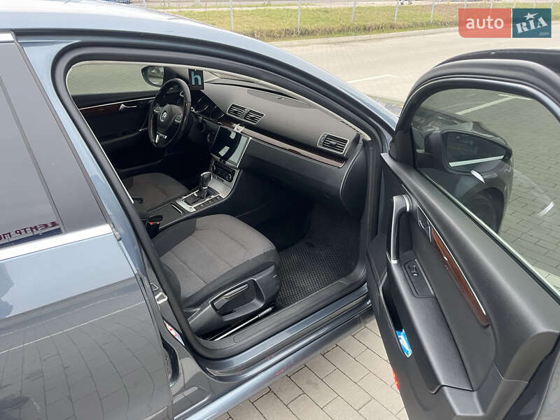 Седан Volkswagen Passat 2011 в Виннице
