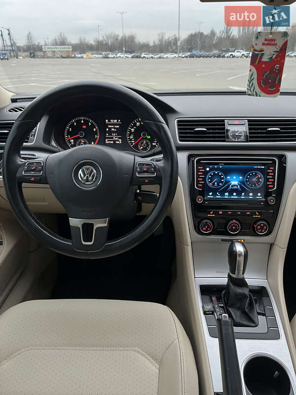 Седан Volkswagen Passat 2012 в Дніпрі