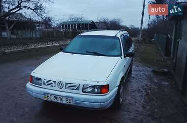 Универсал Volkswagen Passat 1989 в Теофиполе