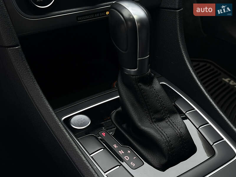 Седан Volkswagen Passat 2015 в Николаеве