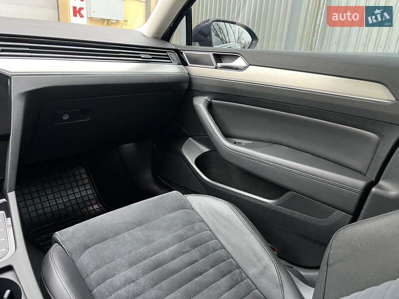 Седан Volkswagen Passat 2019 в Дрогобыче