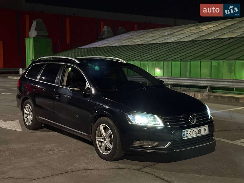 Универсал Volkswagen Passat 2012 в Киеве
