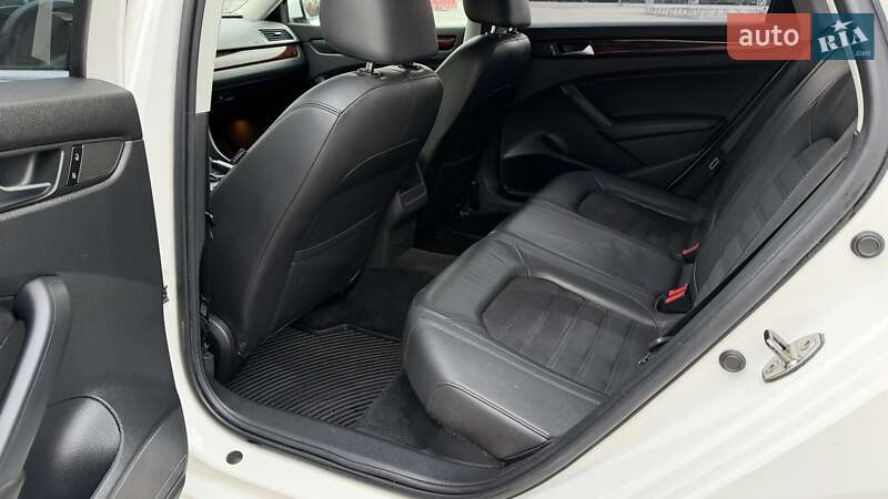 Седан Volkswagen Passat 2011 в Киеве