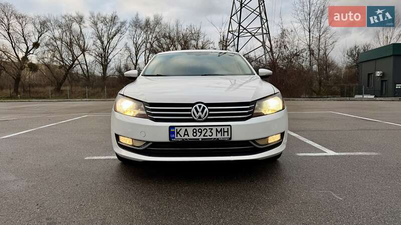 Седан Volkswagen Passat 2011 в Киеве