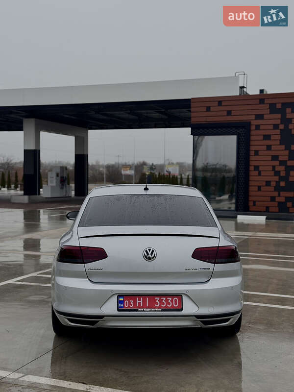Седан Volkswagen Passat 2015 в Звягелі