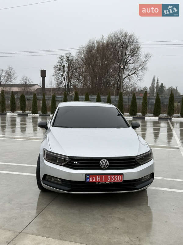 Седан Volkswagen Passat 2015 в Звягелі