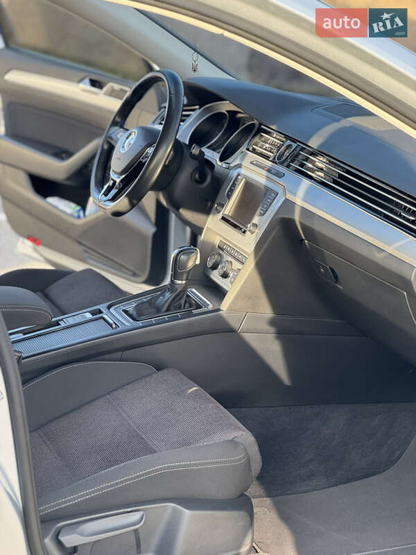 Седан Volkswagen Passat 2015 в Звягелі