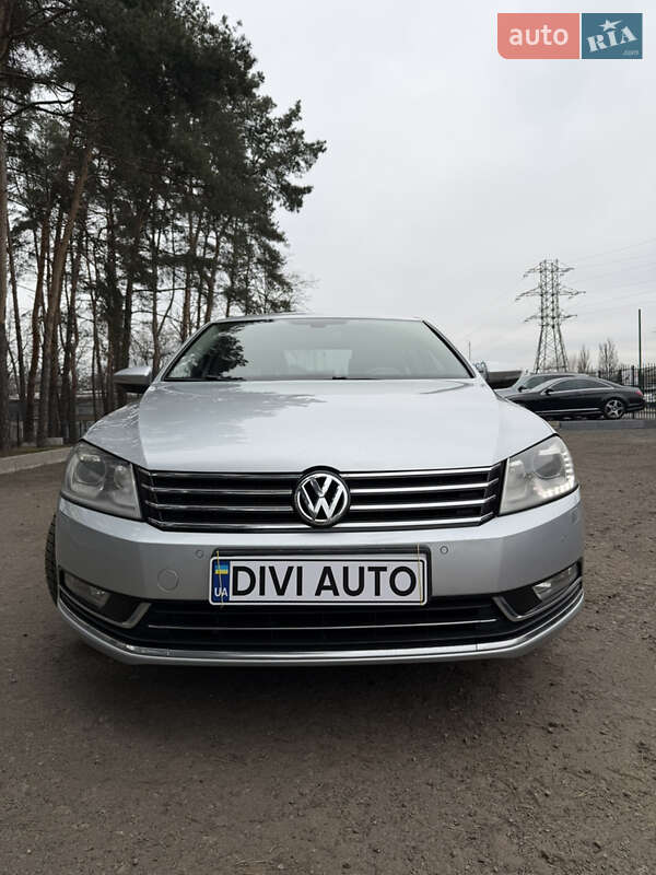 Седан Volkswagen Passat 2012 в Киеве