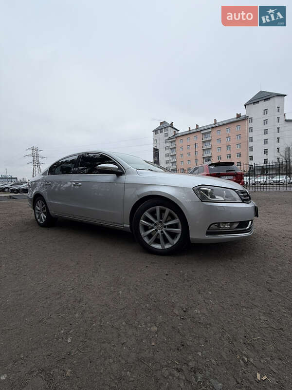 Седан Volkswagen Passat 2012 в Киеве