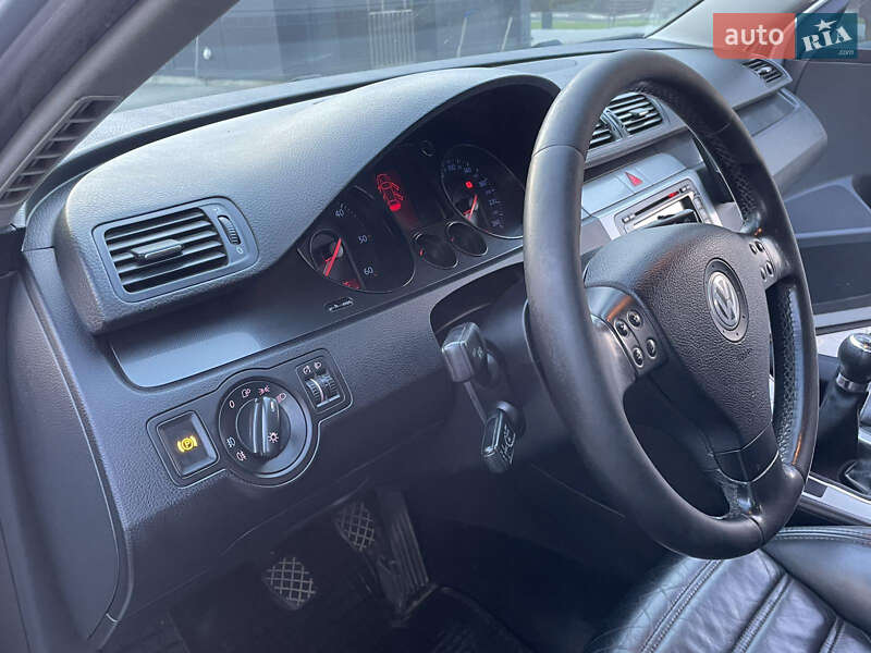 Універсал Volkswagen Passat 2006 в Дрогобичі