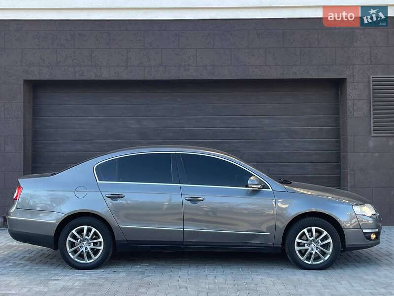Седан Volkswagen Passat 2008 в Николаеве