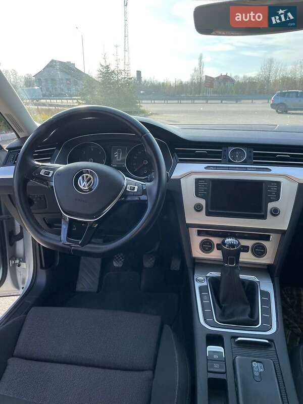 Универсал Volkswagen Passat 2016 в Звягеле