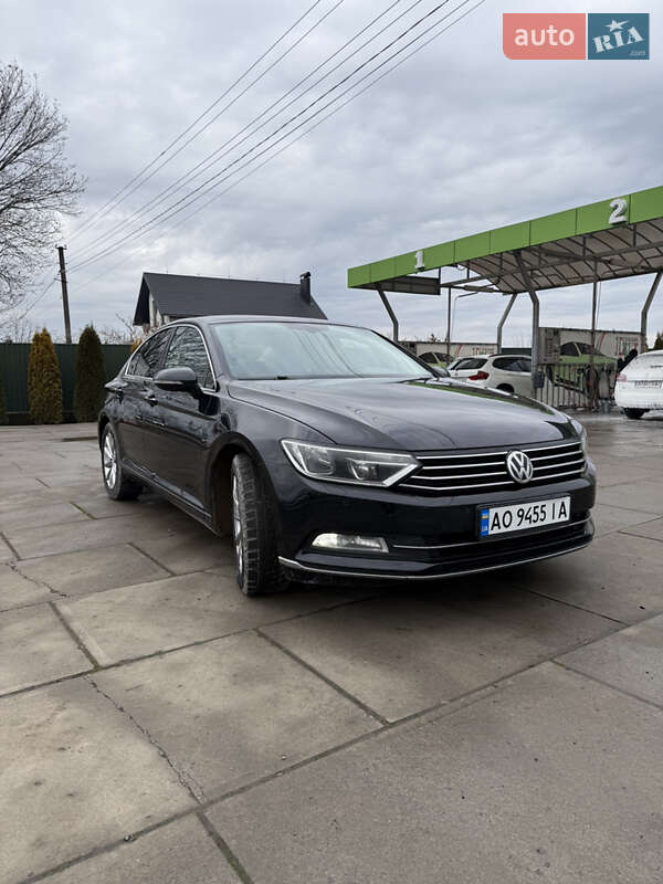 Седан Volkswagen Passat 2015 в Хусте