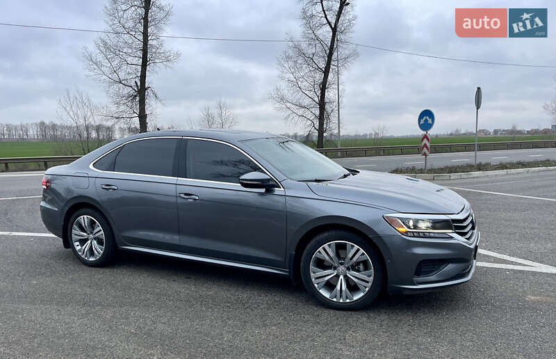 Седан Volkswagen Passat 2020 в Ромнах