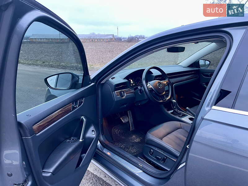 Седан Volkswagen Passat 2020 в Ромнах