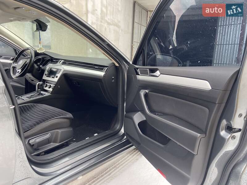 Универсал Volkswagen Passat 2017 в Ивано-Франковске