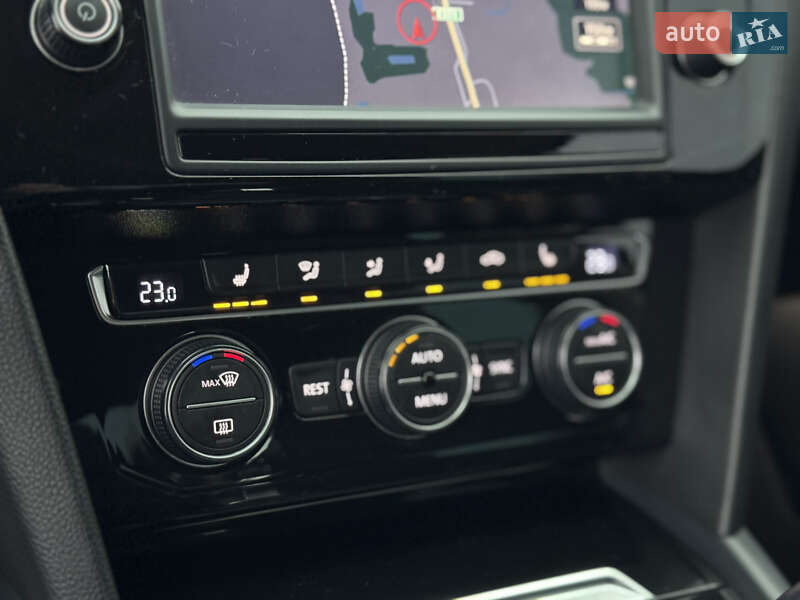 Седан Volkswagen Passat 2015 в Ровно