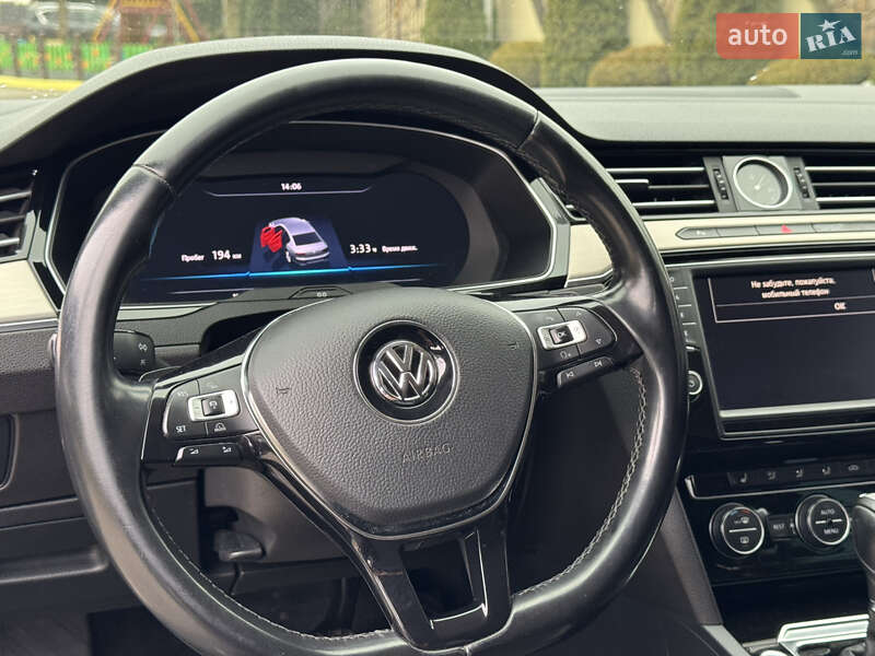 Седан Volkswagen Passat 2015 в Ровно