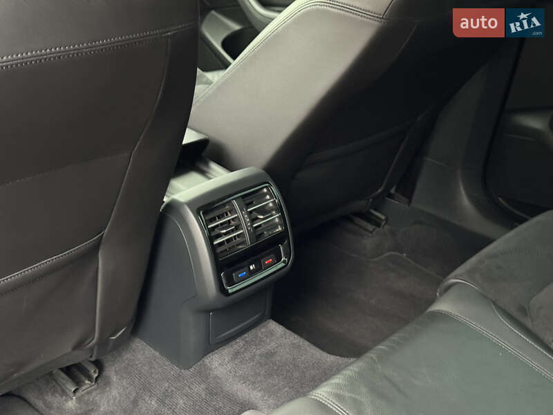 Седан Volkswagen Passat 2015 в Ровно