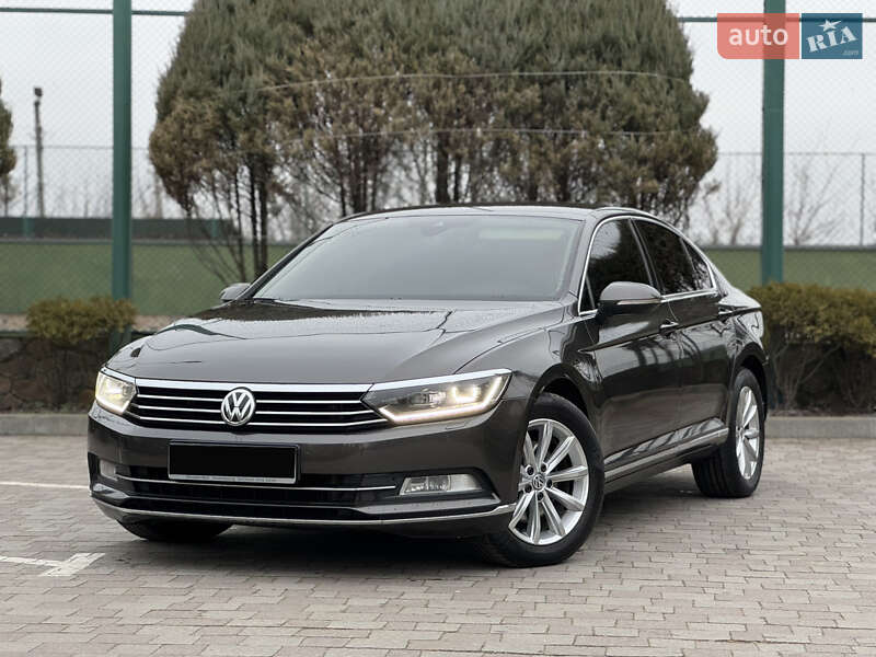 Седан Volkswagen Passat 2015 в Ровно