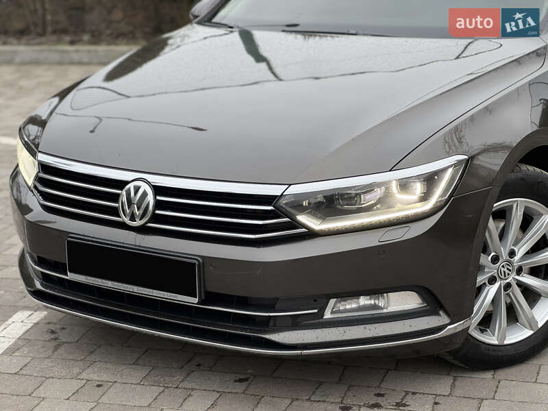 Седан Volkswagen Passat 2015 в Ровно