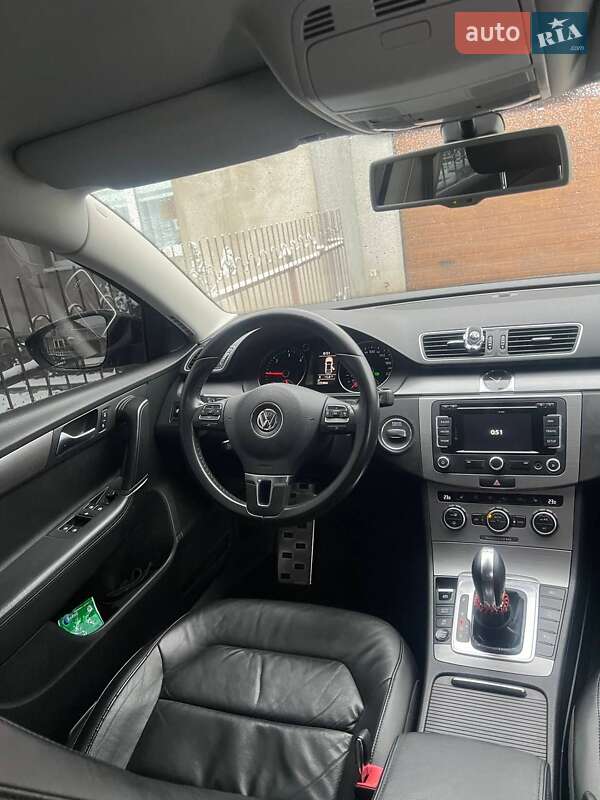 Седан Volkswagen Passat 2012 в Іршаві