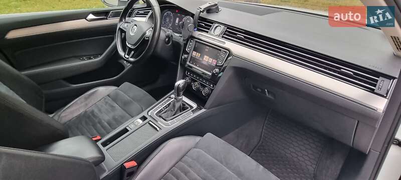 Універсал Volkswagen Passat 2015 в Чернівцях