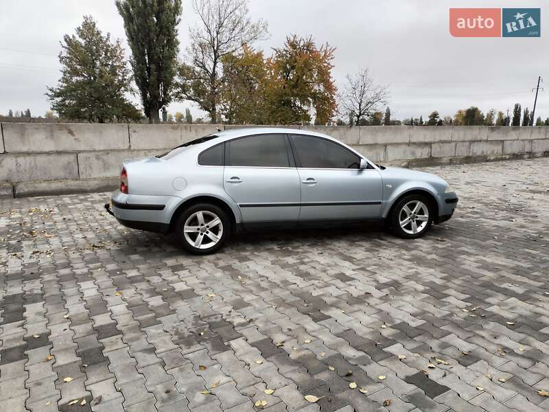 Седан Volkswagen Passat 2000 в Дашеве