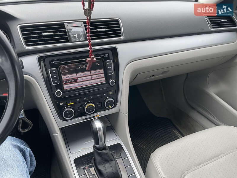 Седан Volkswagen Passat 2012 в Львове