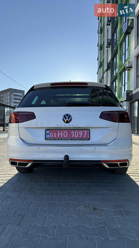 Універсал Volkswagen Passat 2022 в Вараші