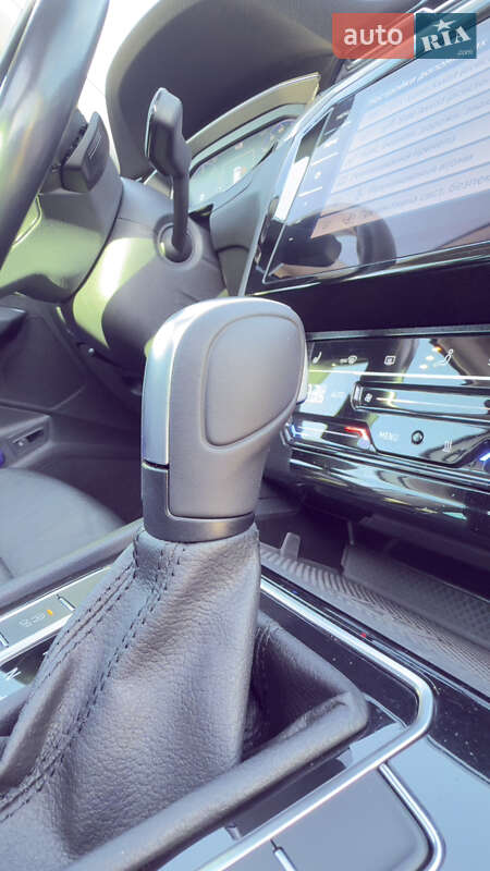 Універсал Volkswagen Passat 2022 в Вараші