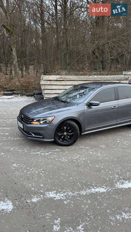 Седан Volkswagen Passat 2016 в Киеве
