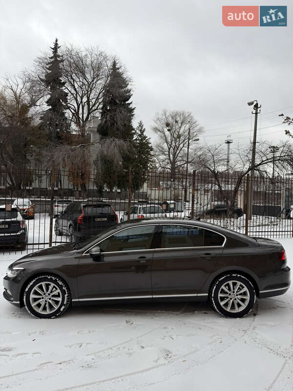 Седан Volkswagen Passat 2015 в Киеве