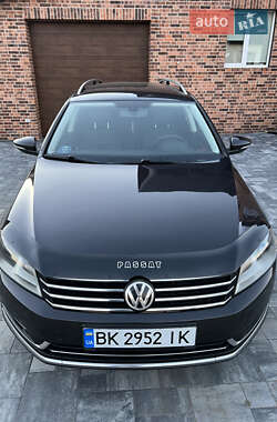Універсал Volkswagen Passat 2011 в Сарнах