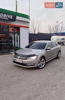 Седан Volkswagen Passat 2013 в Днепре
