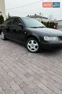 Седан Volkswagen Passat 1999 в Рава-Русской
