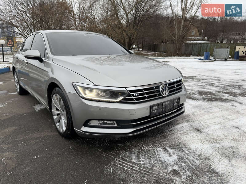 Седан Volkswagen Passat 2015 в Киеве