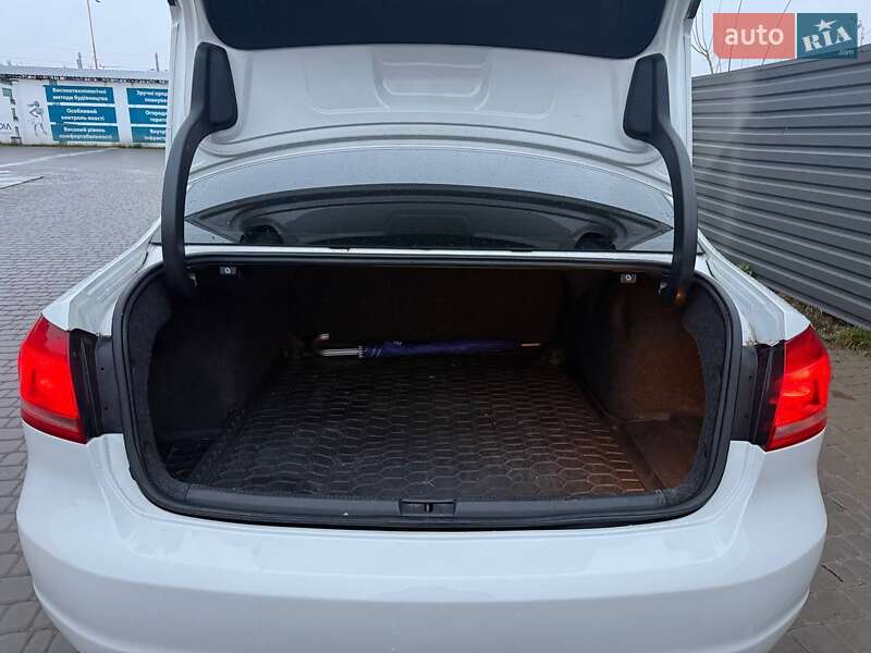 Седан Volkswagen Passat 2015 в Ірпені фото 33 Седан Volkswagen Passat 2015 в Ірпені