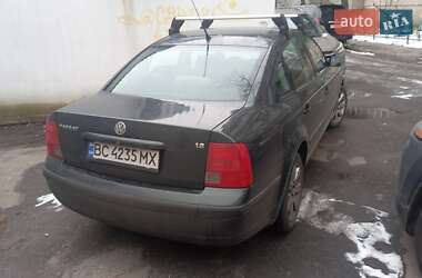 Седан Volkswagen Passat 1998 в Киеве