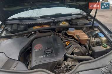 Седан Volkswagen Passat 1998 в Києві