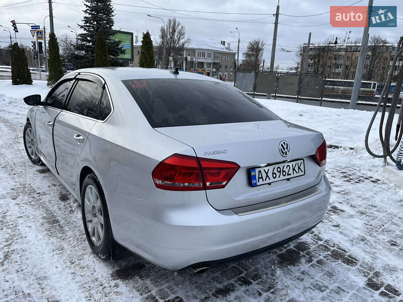 Седан Volkswagen Passat 2011 в Харкові
